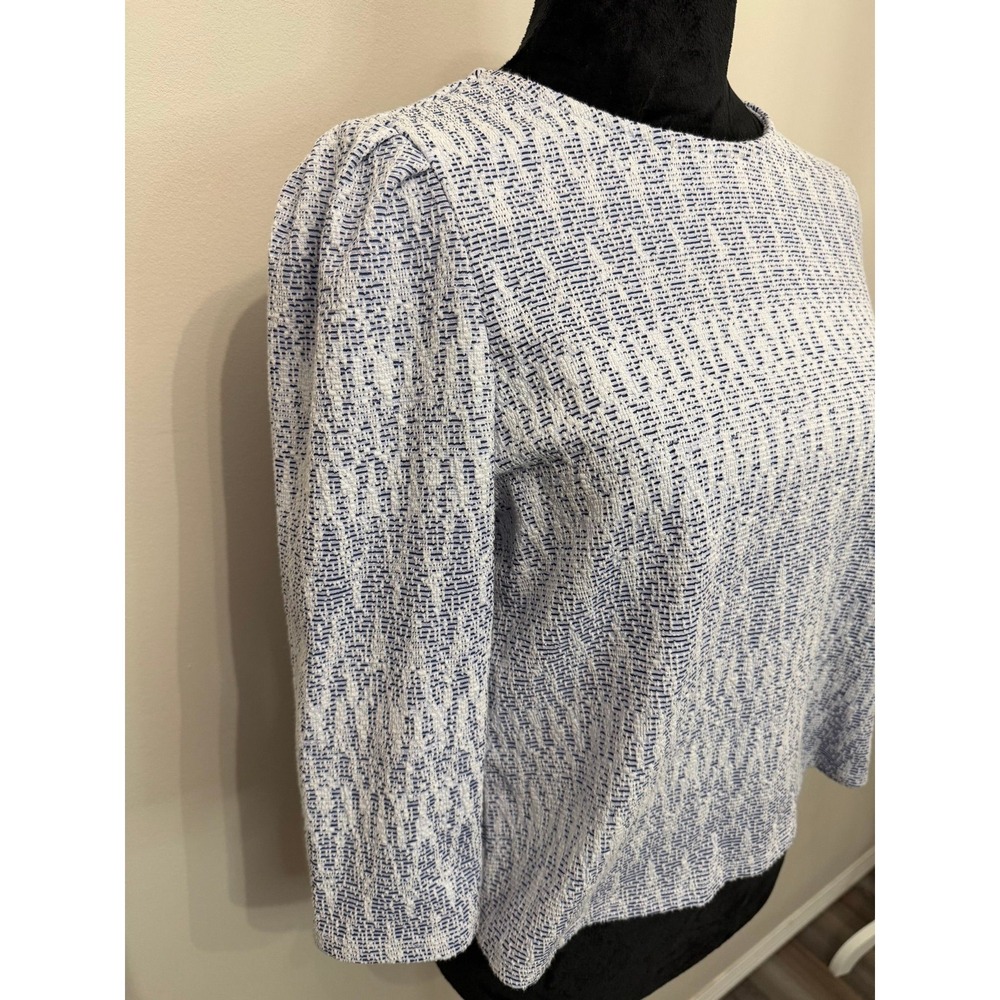 Blue white patterned top 3/4 sleeve button back - Medium - Picture 4 of 6